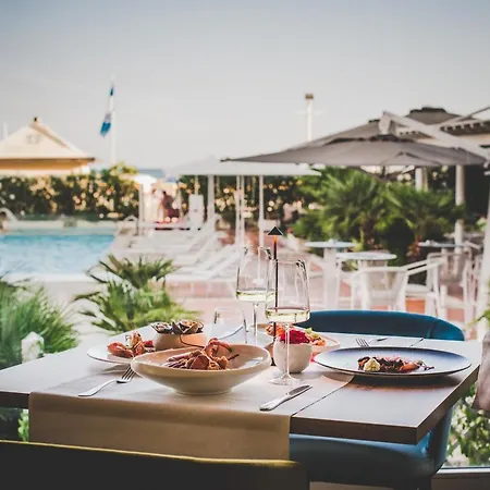 Delle Rose Hotell 4*